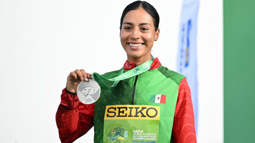 Alejandra Ortega gana plata y pone en alto a México en marcha