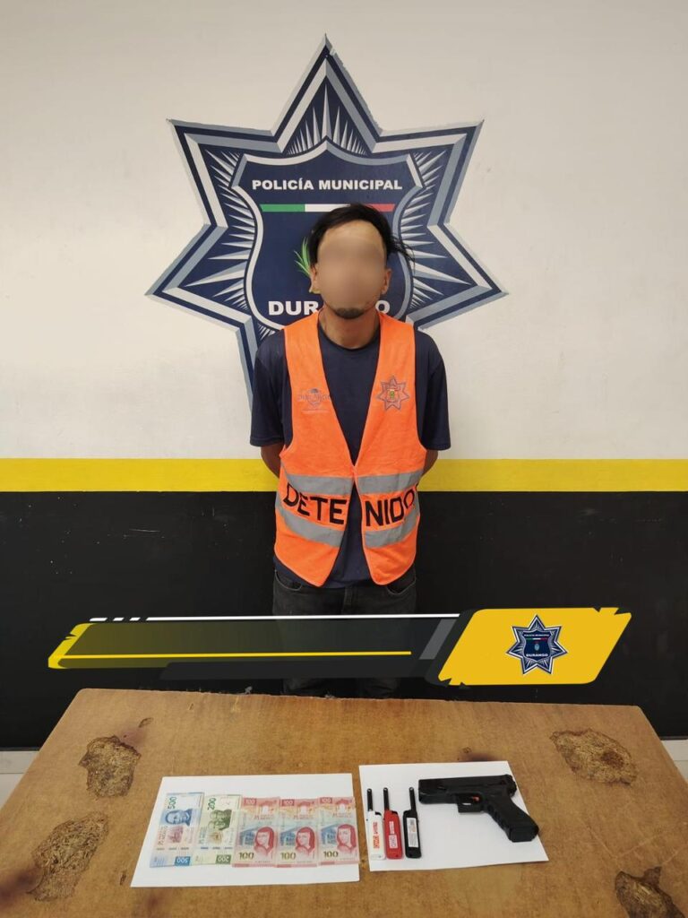 Albañil de Chihuahua asalta negocio con arma de utilería en Durango