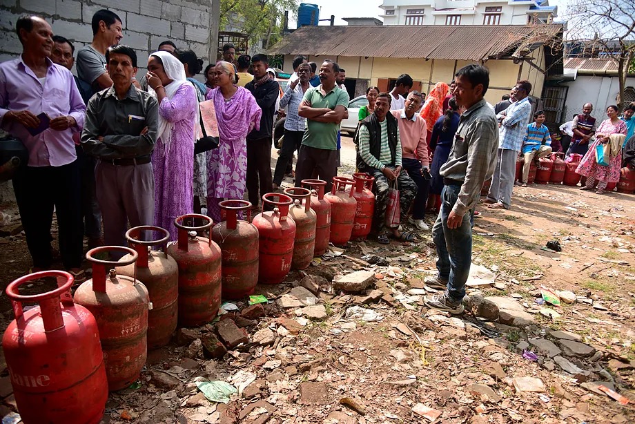 India enfrenta escasez histórica de gas LP tras tensiones en el estrecho de Ormuz