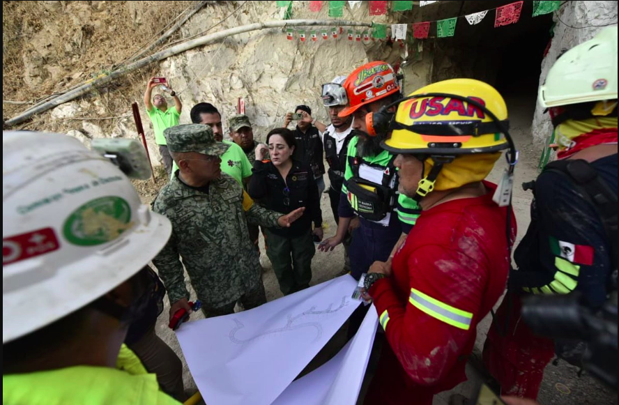 Rescatan con vida a un segundo trabajador de la mina Santa Fe, en Sinaloa