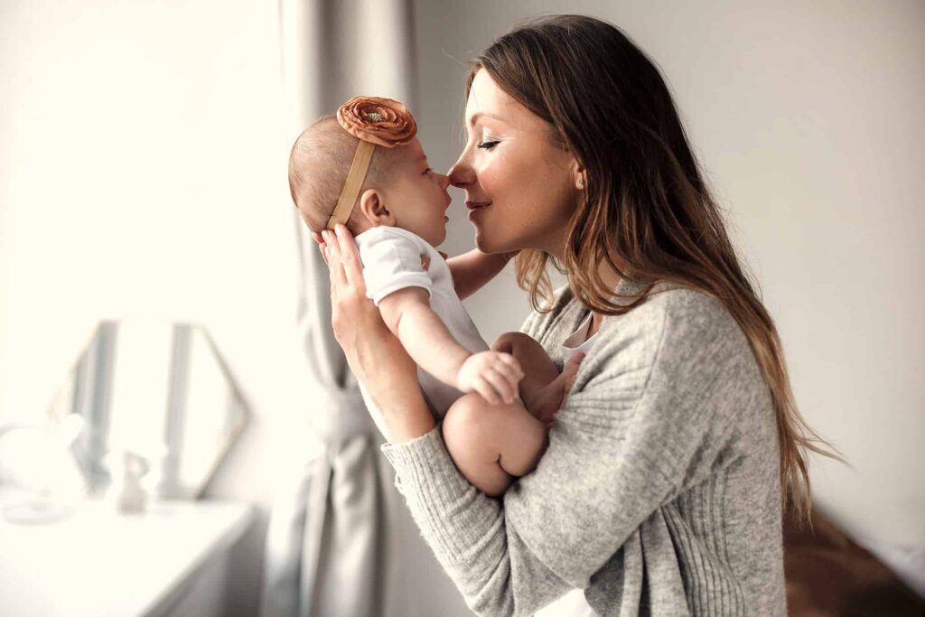 Diputados proponen ampliar a un año la licencia de maternidad en México