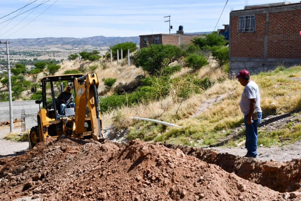 Refuerzan rehabilitación de la red de agua potable en Santiago ante fallas