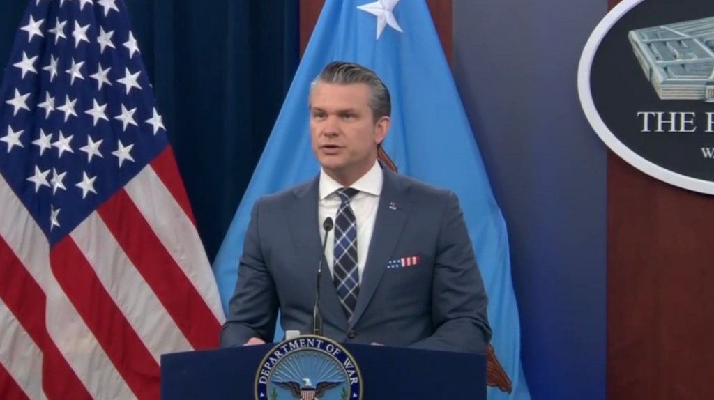Trump remueve a altos mandos del Ejército en plena crisis