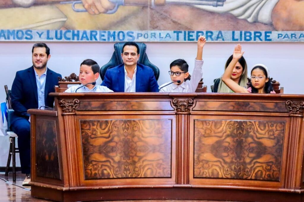 Alza la voz la niñez duranguense en el Cabildo Infantil: Toño Ochoa.