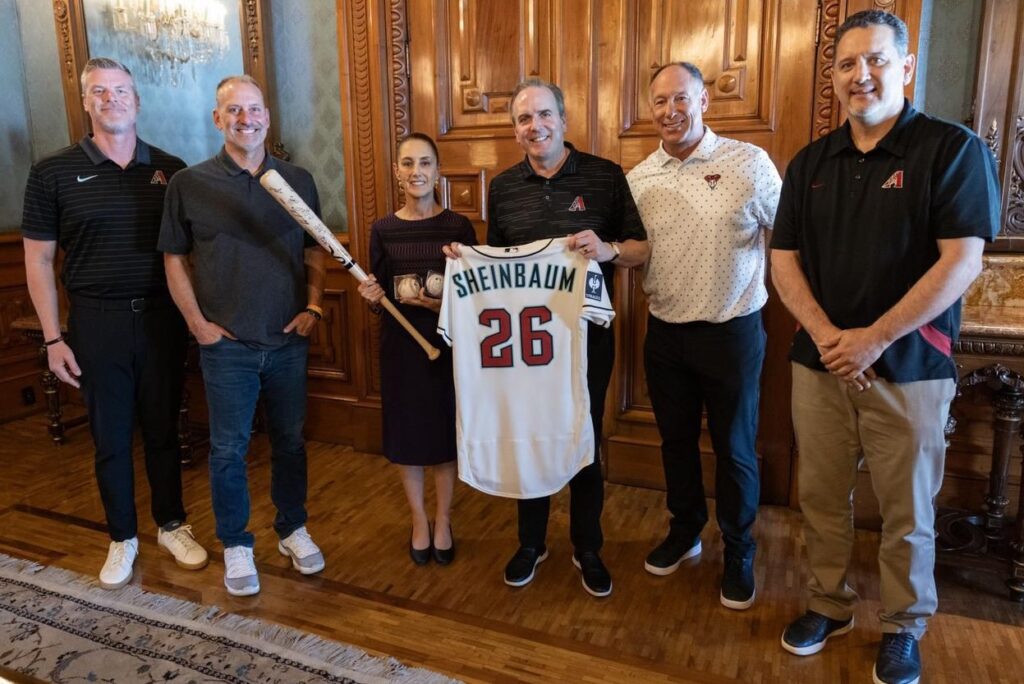 La Presidenta Sheinbaum recibe a estrellas de la MLB en Palacio Nacional