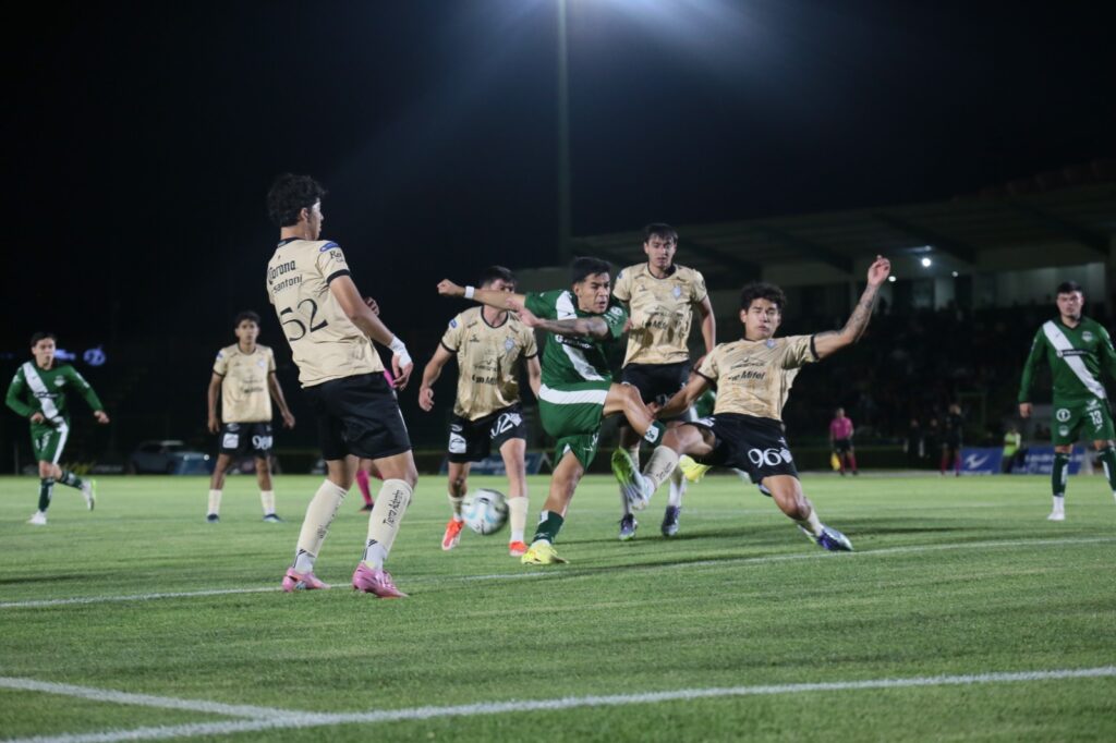 Alacranes de Durango cierra torneo largo con récord histórico