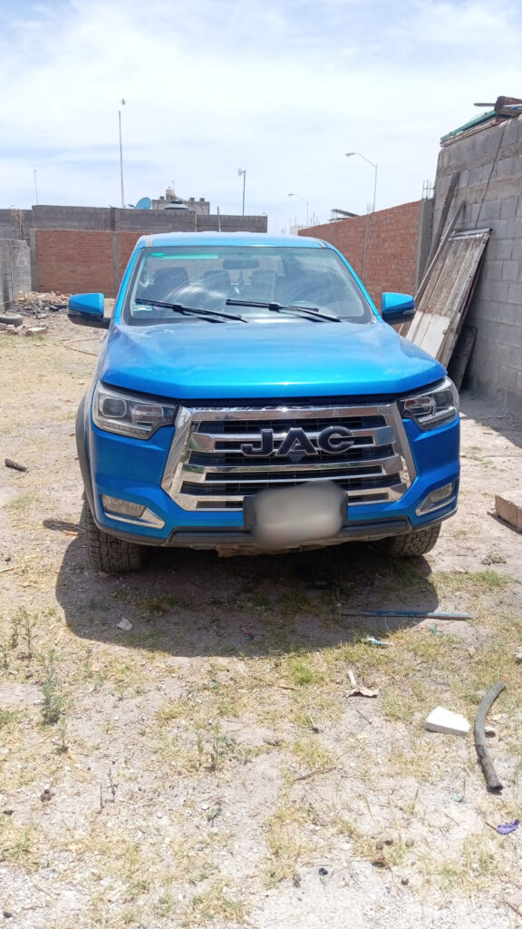 Recupera operativo Dragón camioneta robada a adulto mayor al que arrastraron