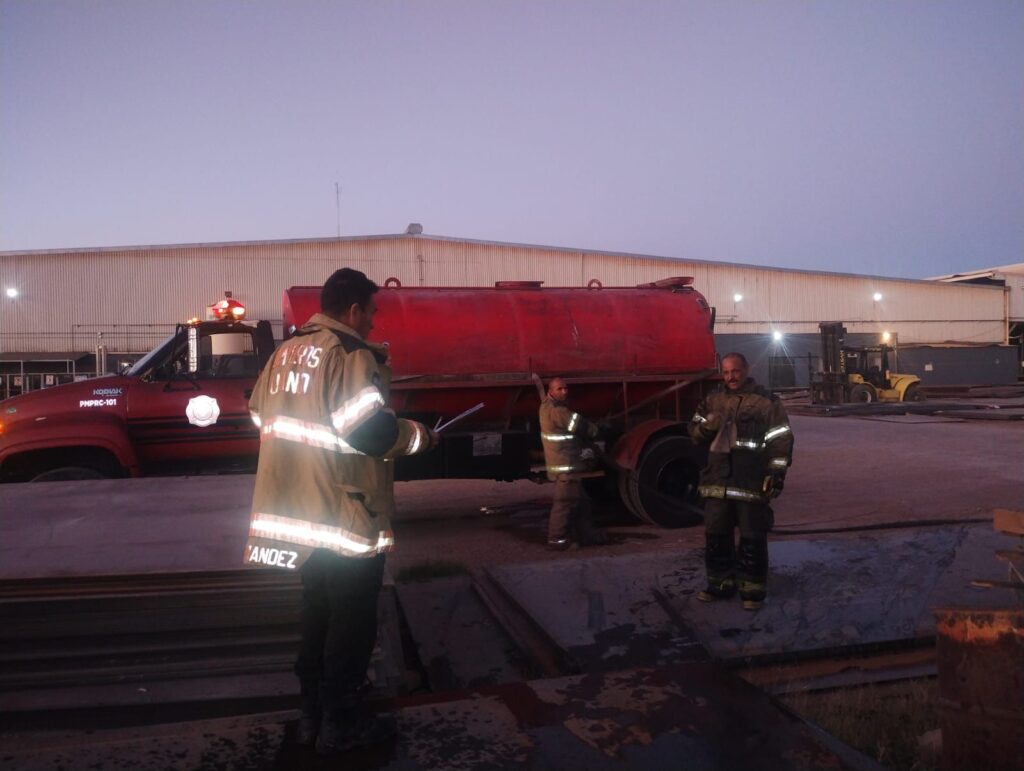 Durante la madrugada se registró incendio en empresa duranguense