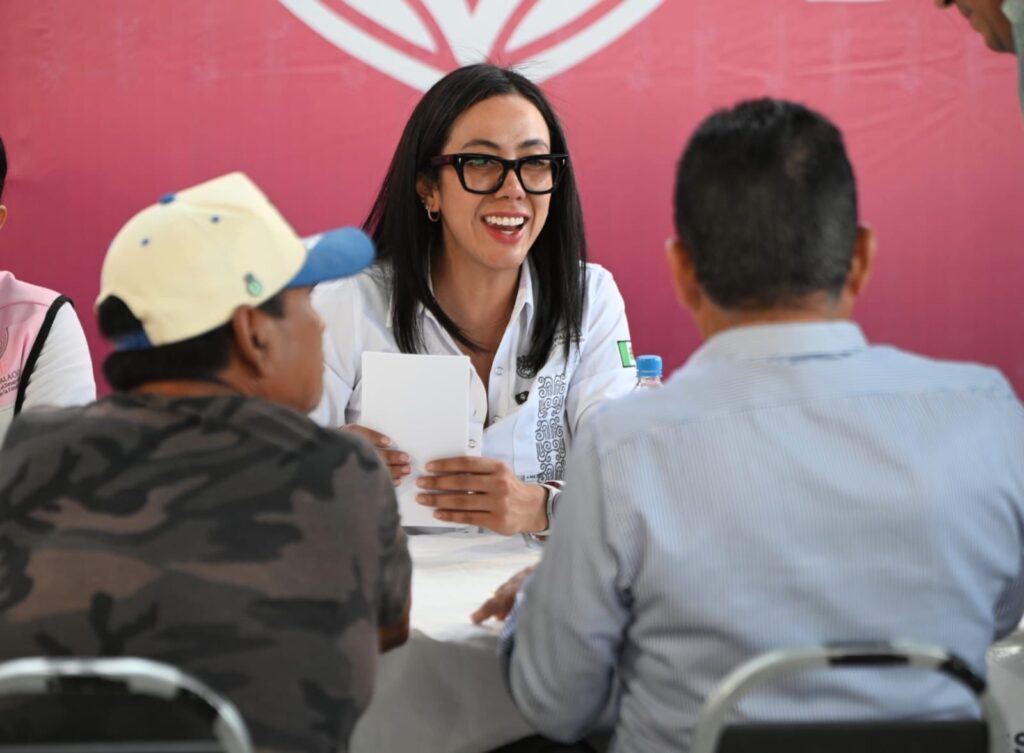 Lleva Betzabé Martínez servicios y atención directa a Las Huertas