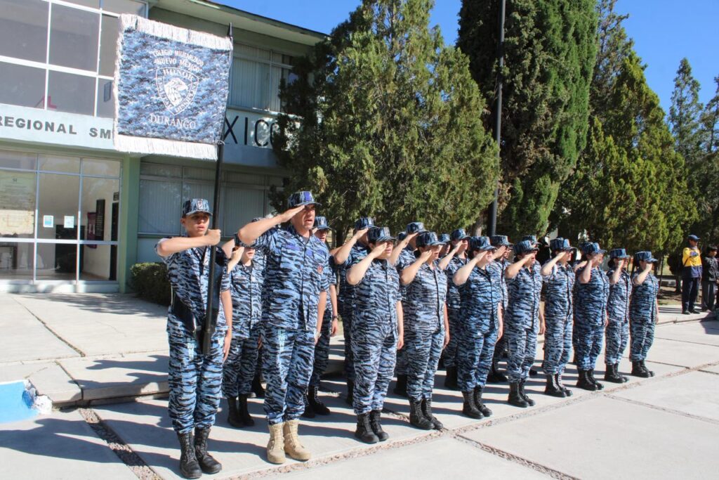 Conscriptos del SMN reciben ascensos y distinciones en ceremonia militar