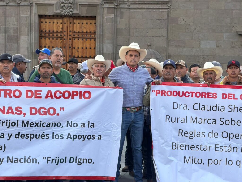 Toño Morales lleva protesta de campesinos a Palacio Nacional; exigen acopio justo de frijol