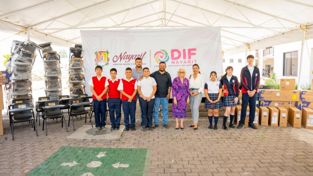 Entregan equipamiento a escuelas de Tepic e Ixtlán del Río para fortalecer espacios educativos