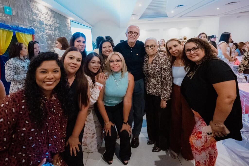Reconocen en Nayarit labor de educadoras y educadores con inversión en escuelas y docentes