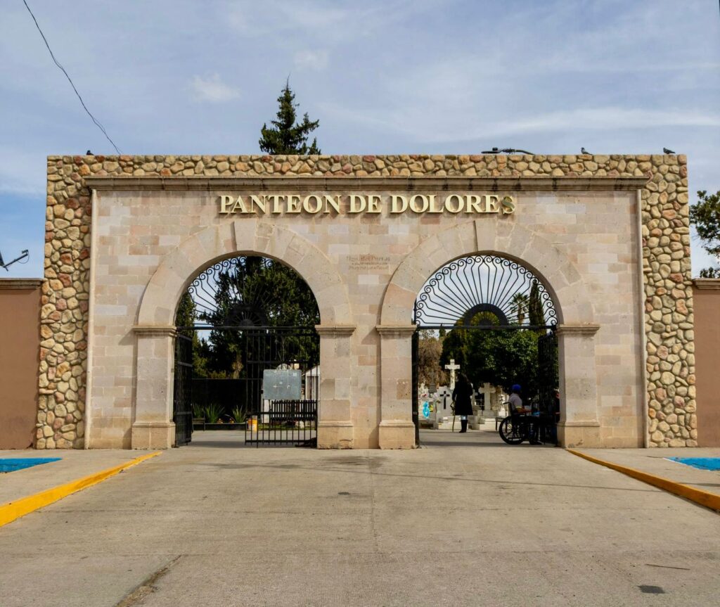 Anuncia el Gobierno de Parral restricción temporal de obras en el Panteón Municipal de Dolores