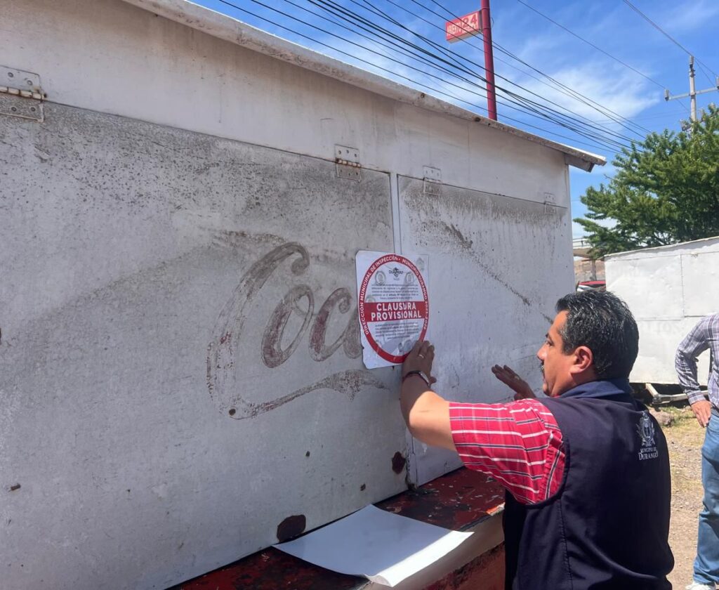 Mariscos en mal estado provocan clausura en La Tinaja por falta de higiene y permisos.