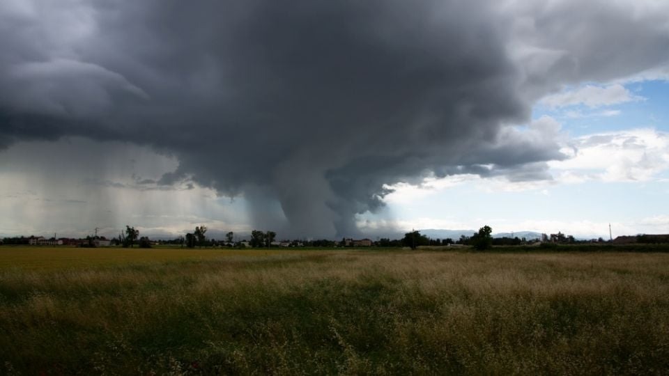 Tornado en Texas deja 2 muertos y al menos 20 familias desplazadas