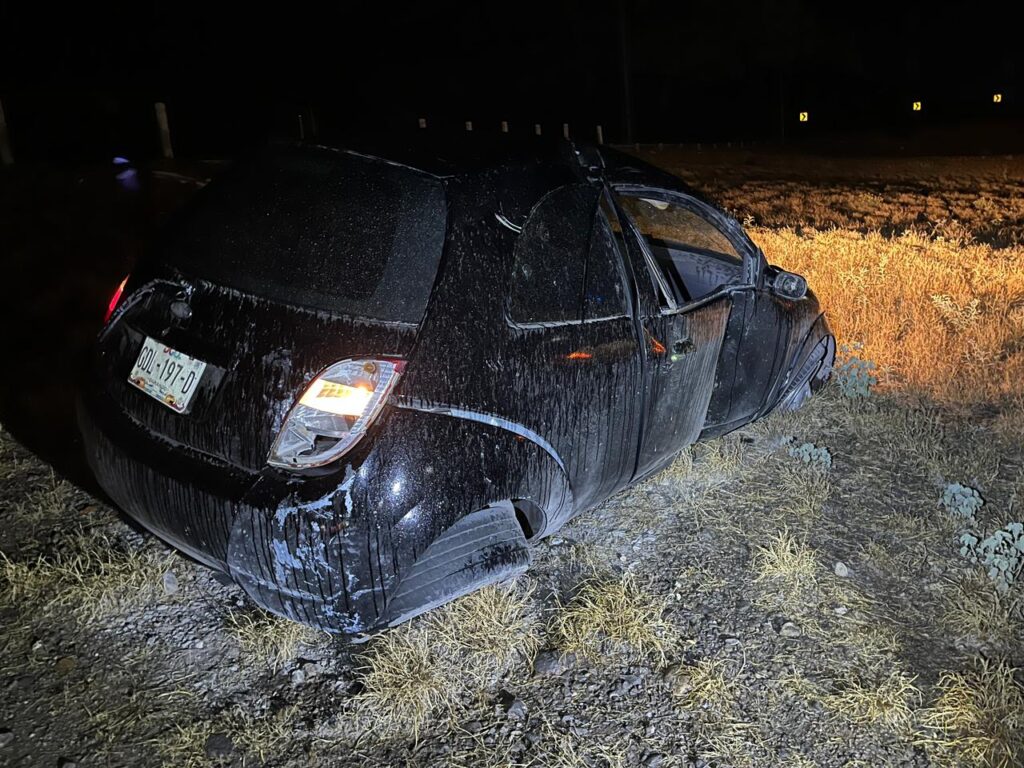 Al parecer alcoholizado manejaba auto, volcó y perdió la vida