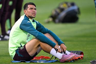 Hirving Lozano entrena sin equipo a días del Mundial 2026