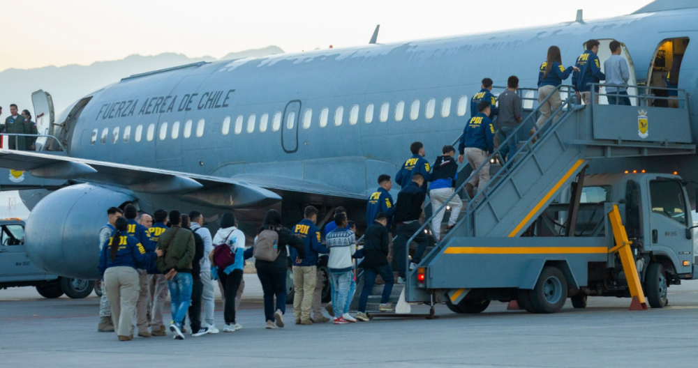 Gobierno de Kast inicia deportaciones con primer vuelo de inmigrantes irregulares