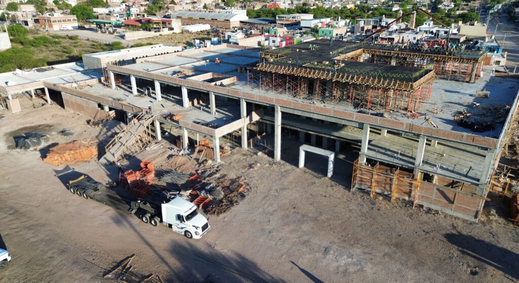 Hospital de Santiago Papasquiaro avanza al 50% y dará atención 24/7 a siete municipios