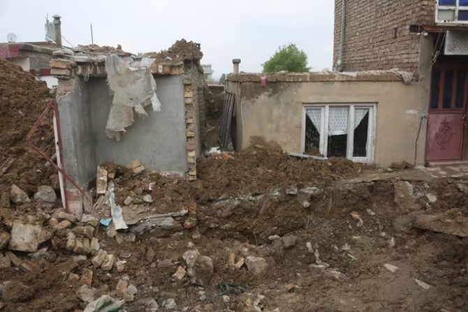 Casi 160 muertos en Afganistán por devastadoras inundaciones y deslaves