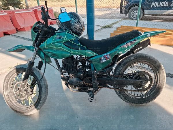 Al ver el Operativo Dragón abandonó con llave pegada y casco moto robada