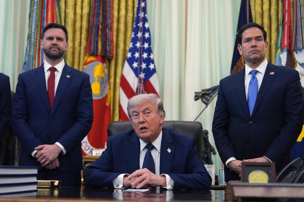 Trump afirma que Irán está en “estado de colapso” y quieren que EU reabra Ormuz