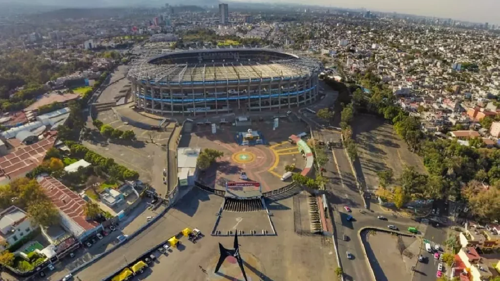 Precios abusivos en estacionamiento del Estadio Azteca indignan a aficionados