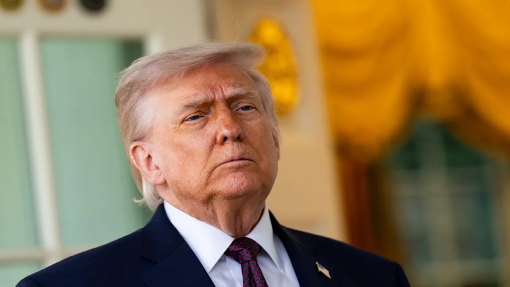 Trump presiona a Reino Unido para expandir extracción de petróleo y gas