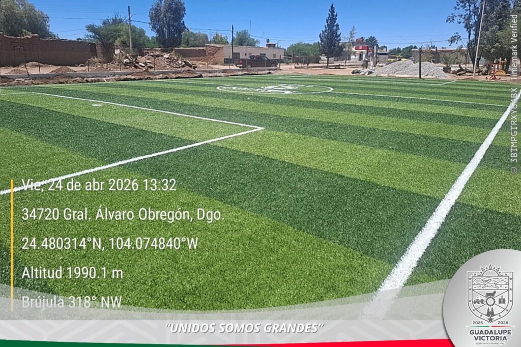 Supervisan construcción de siete canchas deportivas en el municipio