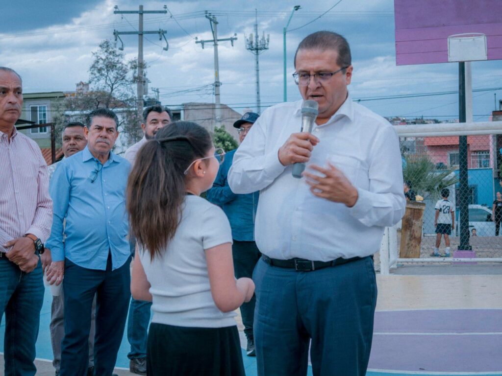 Gobierno Municipal atiende necesidades en la colonia Méndez Rosas