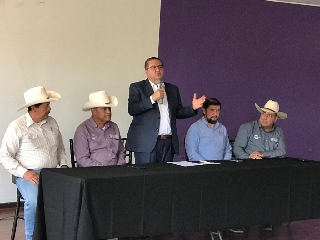 Realiza SDR reunión informativa con productores en Parral