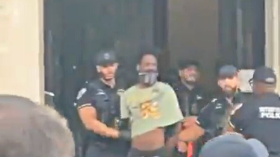 Hombre armado entra al Instituto Cultural Mexicano en Washington