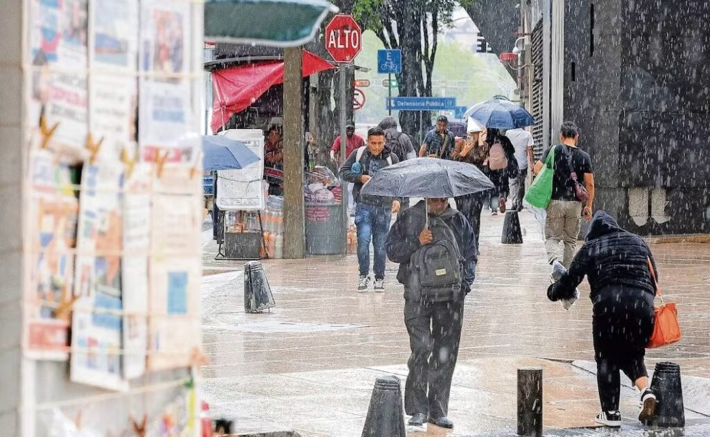 Lluvias y onda de calor persistirán este lunes en México