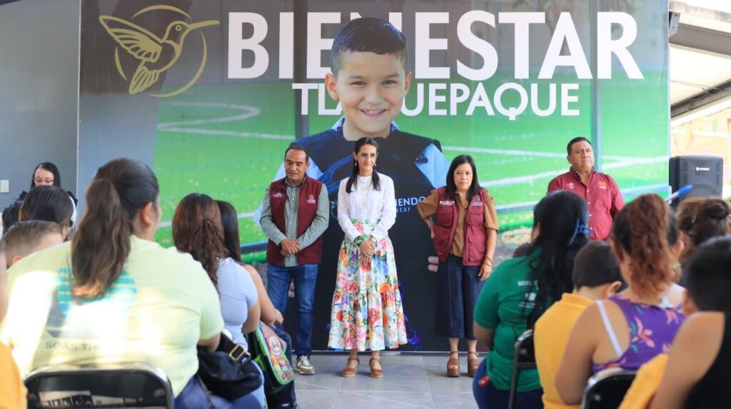 Avanza al 60% entrega de mochilas y útiles escolares en Tlaquepaque