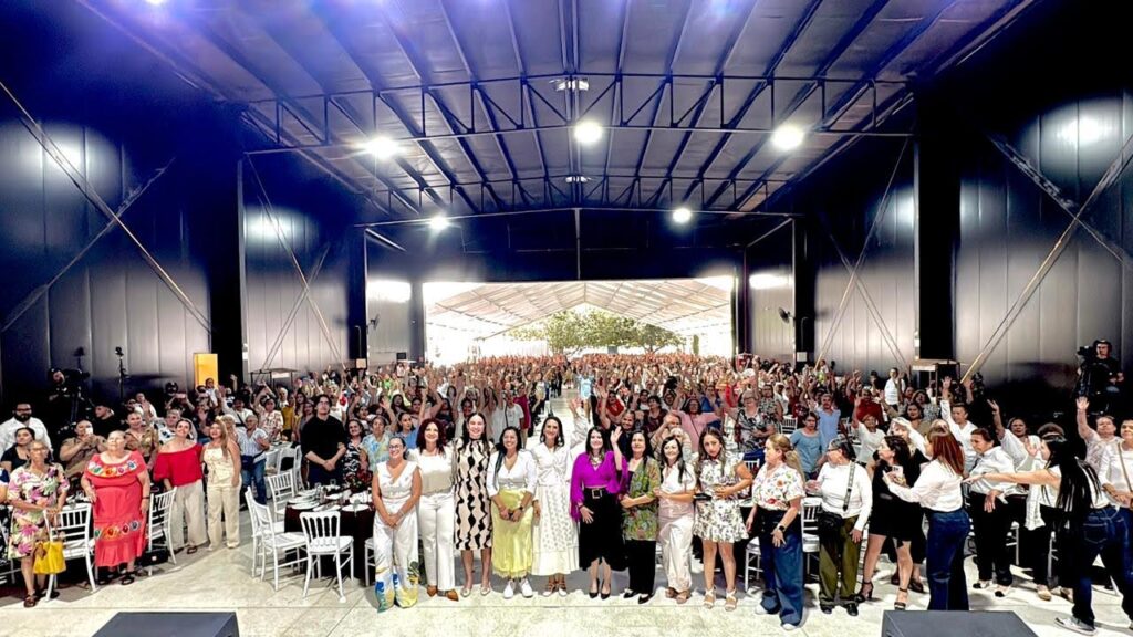 Laura Imelda reúne a mil 200 madres en festejo por el Día de la Madre en Tlaquepaque