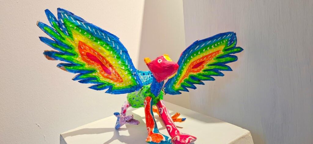 Invitan a visitar exposición de alebrijes elaborados por niñas, niños y docentes de San Martín de las Flores