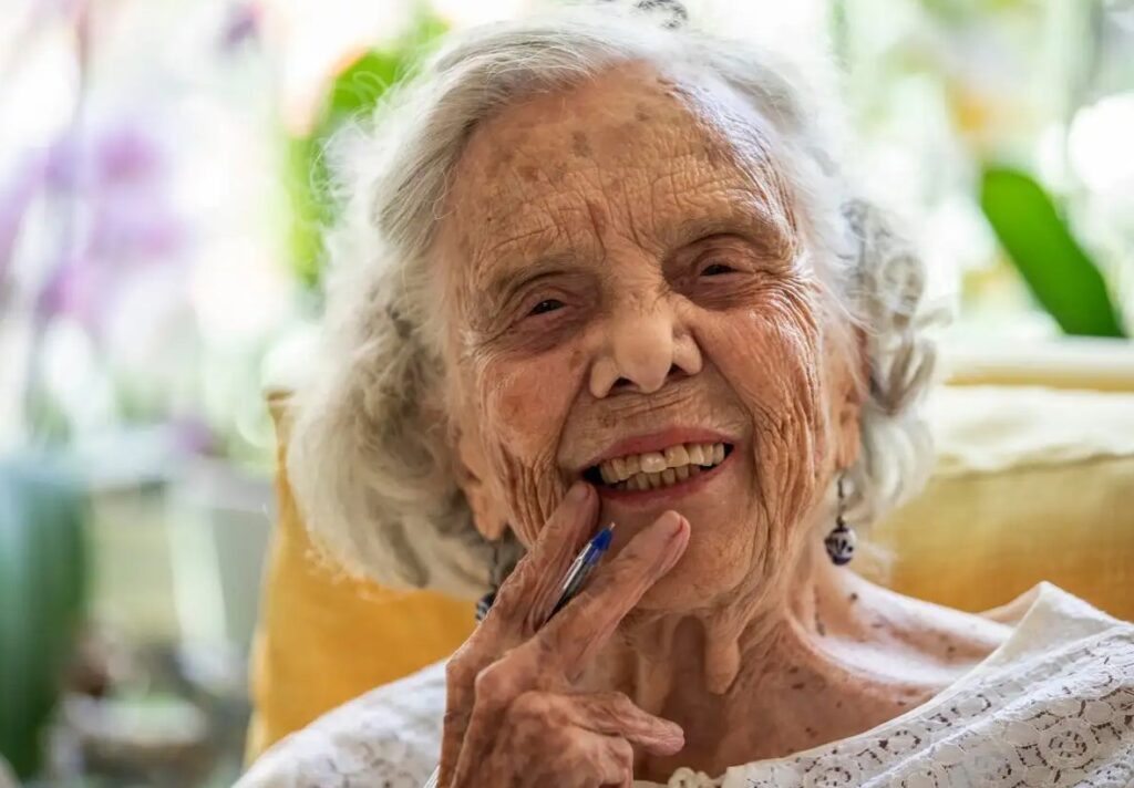 Elena Poniatowska mantiene viva su mirada sobre la literatura y la calle