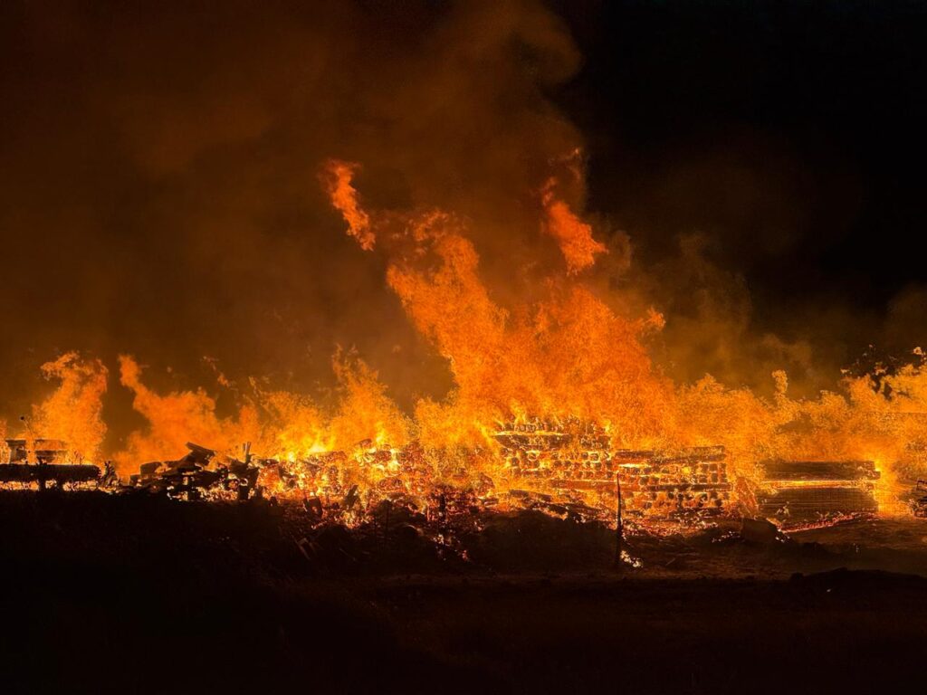 Voraz incendio en patio maderero deja cuantiosas pérdidas económicas