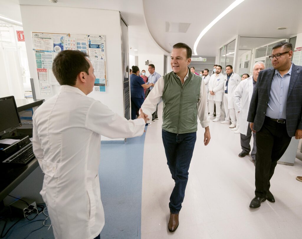 Esteban anuncia reingeniería en salud por falta de médicos en Durango