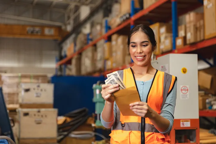 Estos trabajadores recibirán pago extra el Día de las Madres; ¡muchos no lo saben!