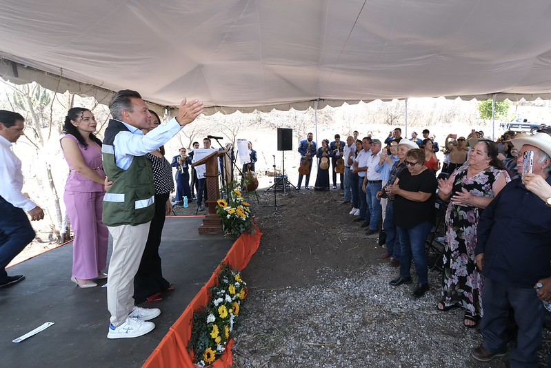 Jalisco destina más de 195 millones a carreteras y obras urbanas en Ejutla