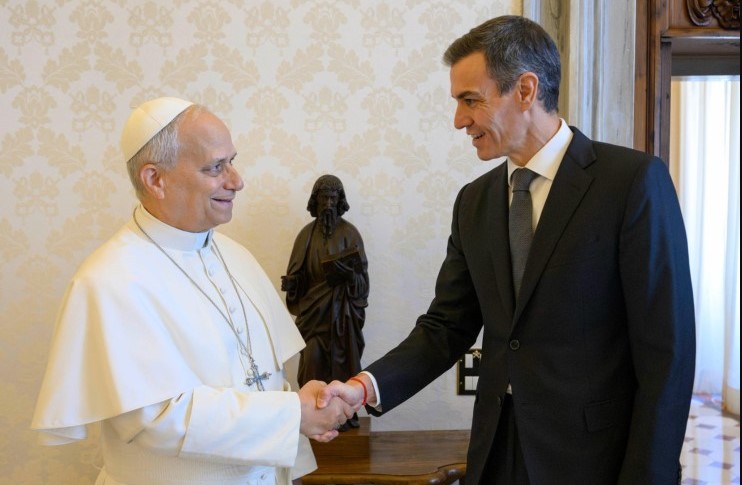 Pedro Sánchez y el papa León XIV mantienen su primer encuentro oficial en el Vaticano