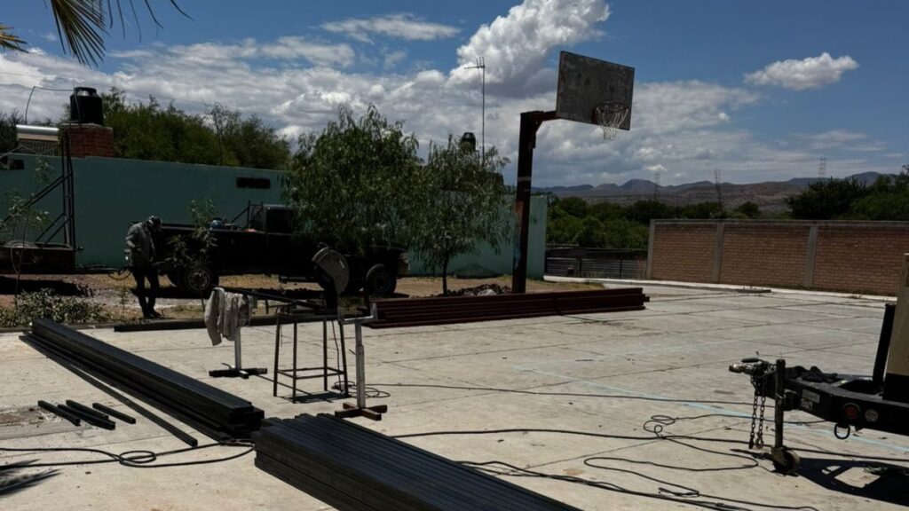 Avanza la construcción del domo en la comunidad de El Pueblo