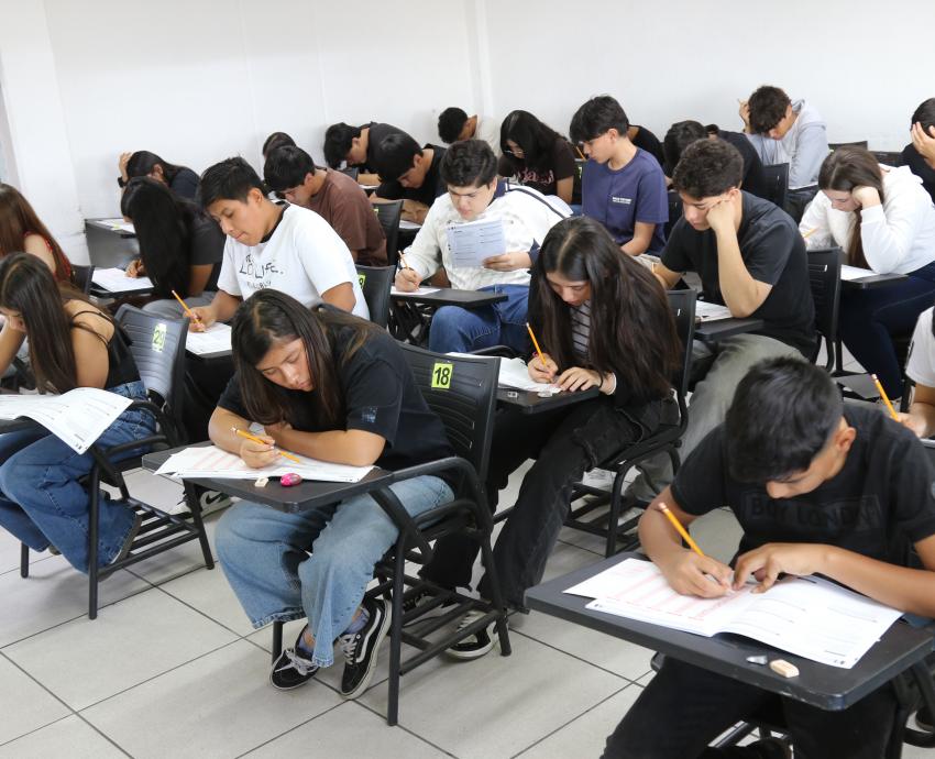 Más de 37 mil aspirantes presentan examen para ingresar a preparatorias de la UdeG