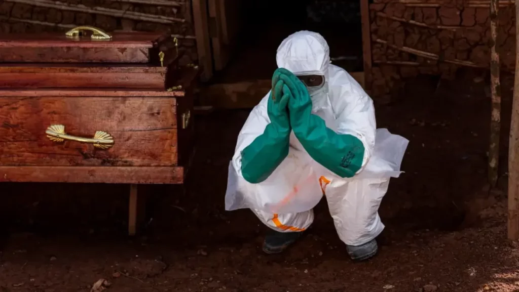Brote de ébola suma 43 fallecidos y más de 263 casos en África central