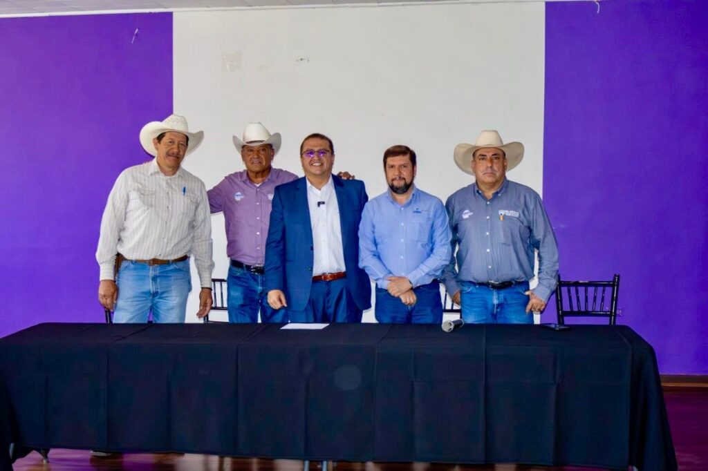 Encabeza alcalde Salvador Calderón plática informativa sobre financiamientos al sector agropecuario