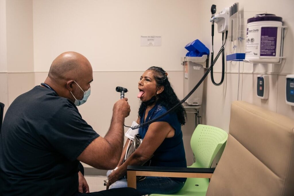 Migrantes en Estados Unidos evitan hospitales por miedo a ICE