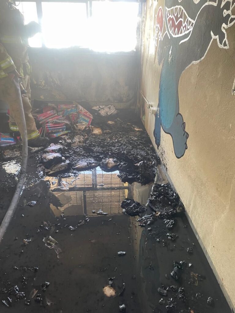 Incendio en escuela Arturo Gámiz moviliza a Bomberos y Protección Civil