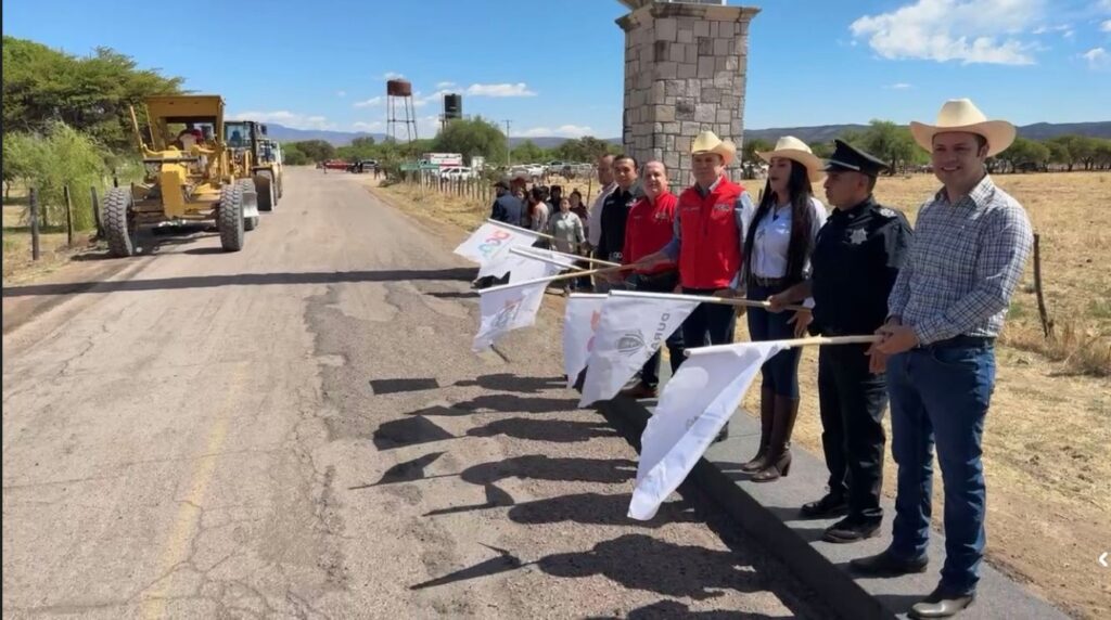 ¡Se hizo! Esteban Villegas y Karen Pérez dieron el banderazo a la obra de 10.8 mdp